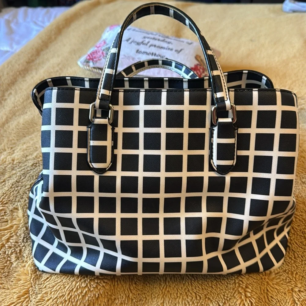 Kate Spade black & white very clean - Picture 3 of 15